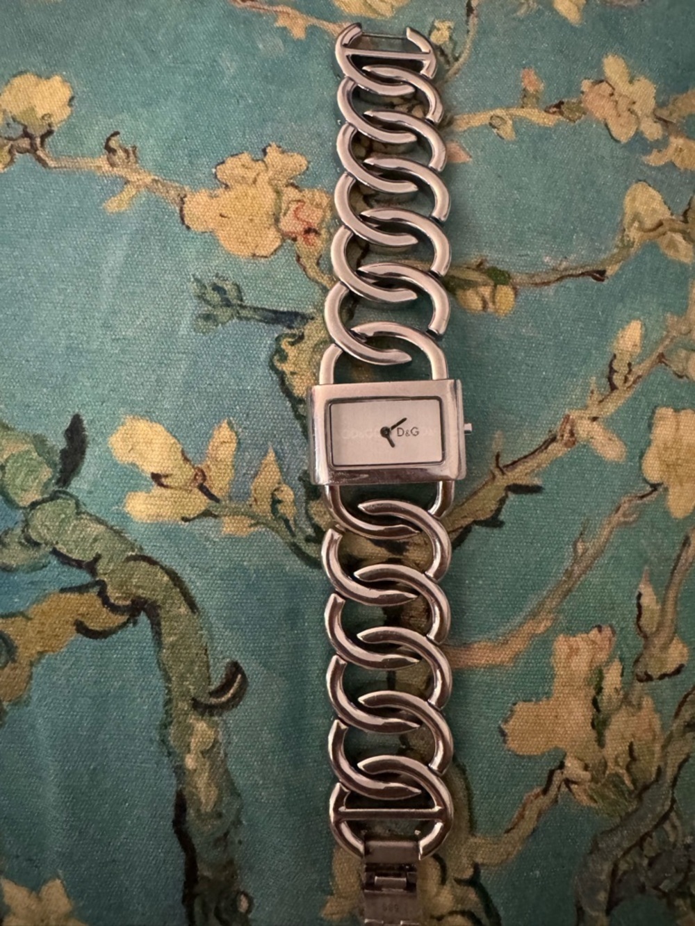 Vintage 90s D&G Silver Chain-Link Bracelet Watch with working battery